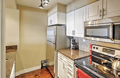 South Scottsdale Condo | < 1 Mi to Old Town! Couples Haven w/Pool Access