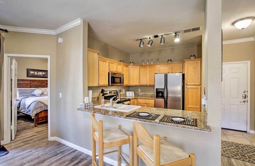 Paradise Valley Village Condo | < 1 Mi to Scottsdale Quarter! Resort Condo w/Pool