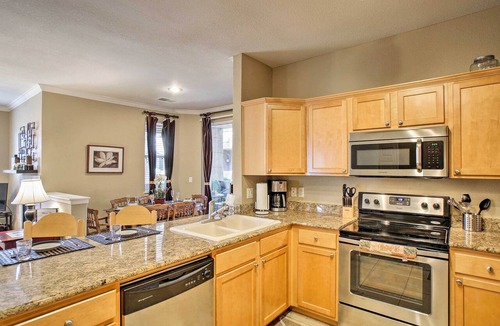 Paradise Valley Village Condo | < 1 Mi to Scottsdale Quarter! Resort Condo w/Pool