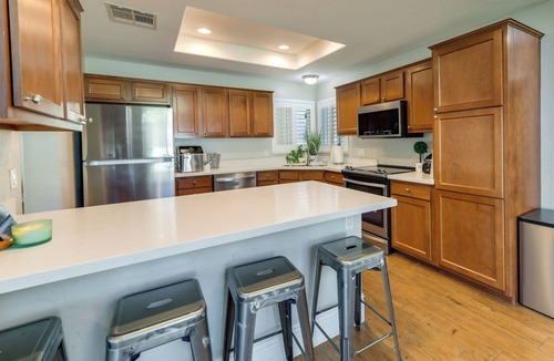 Val Vista Lakes House | 1 Mi to Water Ranch! Family Retreat w/Resort Pool