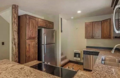 Mammoth Creek Cabin | 1-mile from Panguitch Lake! Sleeps 11 - Spacious cabin getaway.
