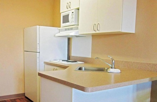 Raisin Apartment | 1 Queen Bed | ADA/RI Shower/Smoking/Kitchen