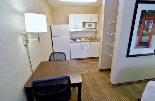 South Natomas Apartment | 1 Queen Bed | Non-Smoking, Kitchen