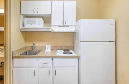 South Natomas Apartment | 1 Queen Bed | Non-Smoking, Kitchen