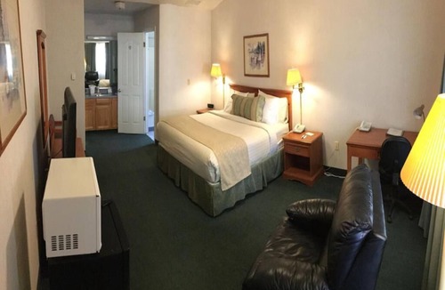 Fresno Hotel | 1 Queen Bed Room Accessible