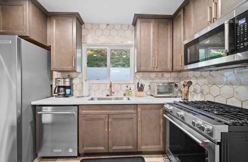Country Club House | 1-Story, Walking to The Cove, Ocean View Deck