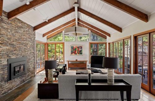 Freestone House | 10 Acre Estate with Views Teahouse and Pickleball Court