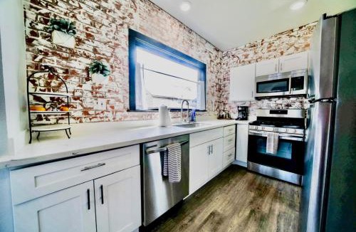 Albany House | 10 Bedroom Historical Downtown Albany Pet Friendly Home