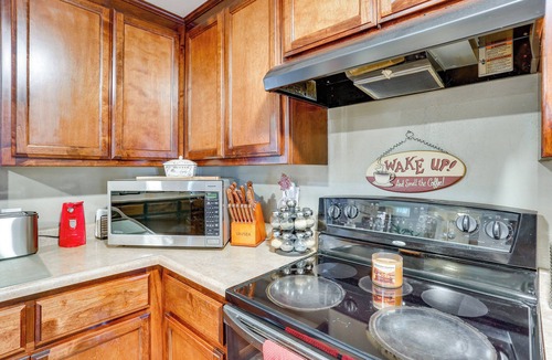 Weaverville House | < 10 Mi to Trinity River: Family Home w/Hot Tub!