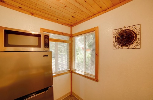 Cobb Apartment | 10 Mi to Twin Pine Casino: Peaceful Cabin Getaway