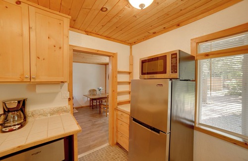 Cobb Apartment | 10 Mi to Twin Pine Casino: Peaceful Cabin Getaway