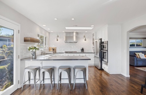 Windsor House | 10 min to Healdsburg - Modern Farmhouse with Pool, Spa & Views