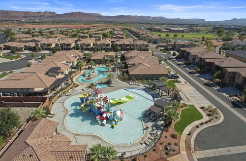 Santa Clara House | 103/104 Retreat | Resort View, Private Hot Tub, Short Walking distance to Resort