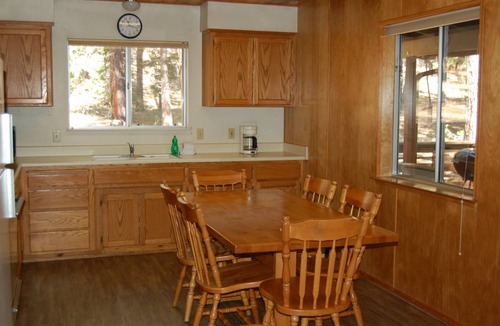North Wawona Cabin | 103 m² Cabin ∙ 3 bedrooms ∙ 8 guests