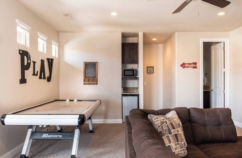 Santa Clara House | 105-109 Red Rock Haven next to Waterpark with Hot Tub