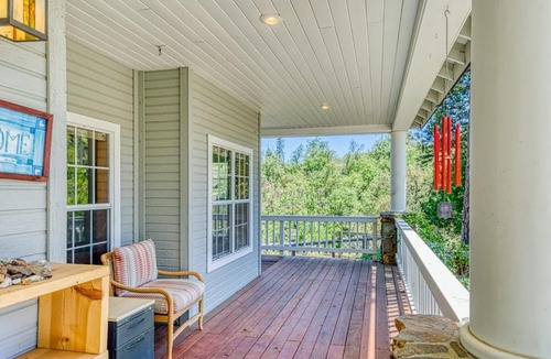 Cascadel Woods House | 11 Acre Mountain Spirit Retreat