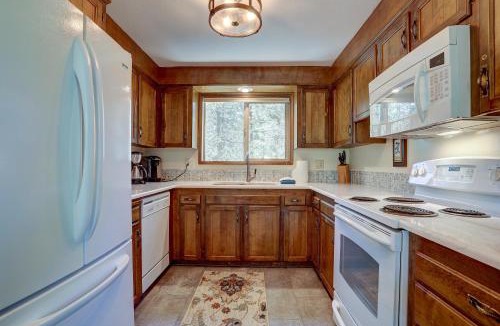 Sunriver House | 11 Camas Home with Brand New Hot Tub