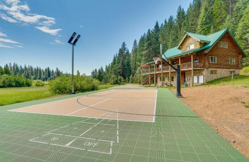 McCloud House | 13 Mi to Mt Shasta: Log Home on 60 Acres!
