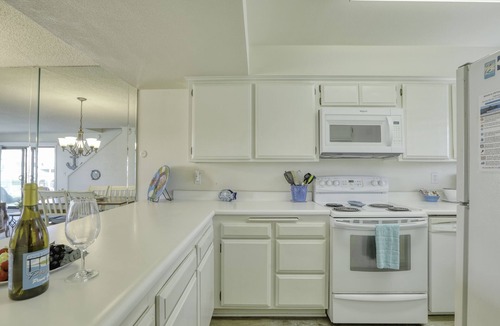 Downtown Condo | 149 Pismo Shores: 2 BR, 1.5 BA Condominium in Pismo Beach, Sleeps 6