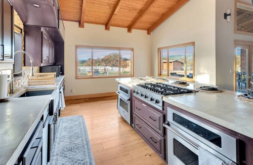 Paso Robles House | 15 Acre Luxury Estate | VIP Experience