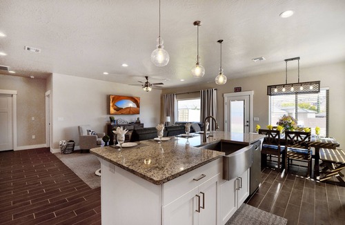 La Verkin House | 155 La Verkin |Private Hot Tub and Pool, Spacious yard, and Close to Zion National Park
