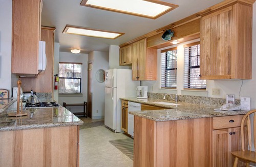 North Wawona Cabin | 155 m² Cabin ∙ 3 bedrooms ∙ 10 guests