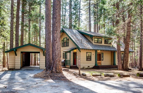 North Wawona Cabin | 155 m² Cabin ∙ 3 bedrooms ∙ 10 guests