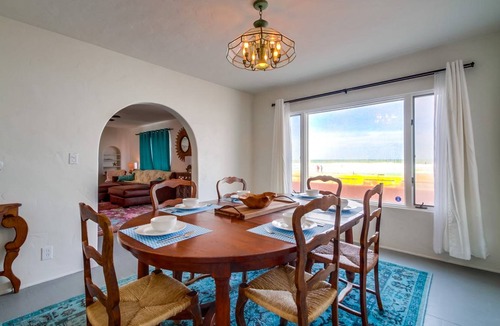 Central Mission Beach House | 179 m² House ∙ 3 bedrooms ∙ 10 guests