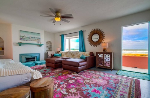 Central Mission Beach House | 179 m² House ∙ 3 bedrooms ∙ 10 guests