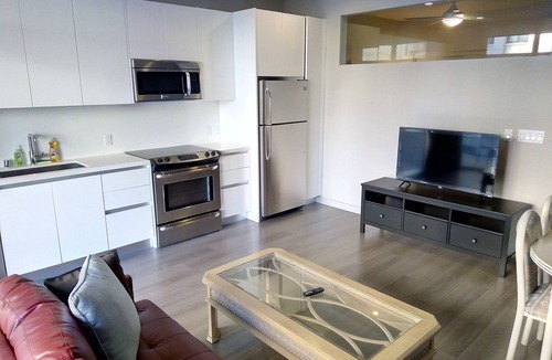 Downtown Los Angeles House | 1B1B DTLA