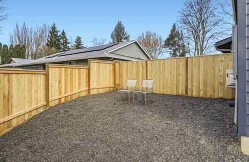 Aloha Apartment | 1Bd close to Nike, Intel & Train