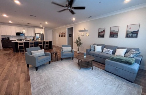 Visalia House | 1bd House near Sequoias & local amenities