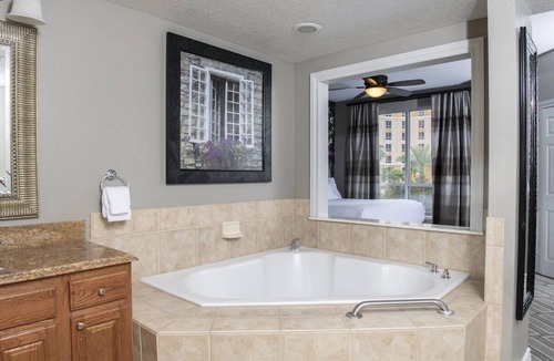 Las Vegas Resort | 1Bed/1Bath Family Friendly Vegas Resort One Mile from the Strip!
