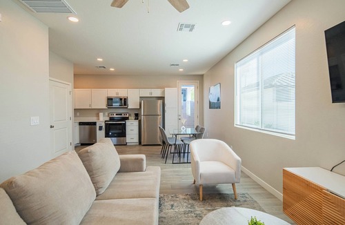 Glendale Apartment | 1BR/1BA w/King Bed – Prime Location