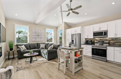 Carlsbad House | 1br - 700ft2 - Cozy Brand New Casita Home, La Costa. Utilities Included