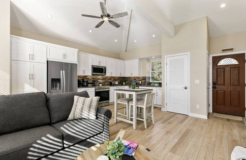 Carlsbad House | 1br - 700ft2 - Cozy Brand New Casita Home, La Costa. Utilities Included