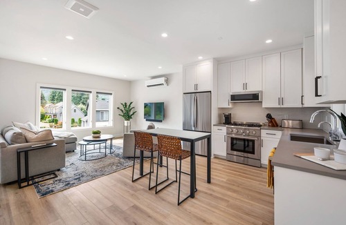 West Linn Apartment | 1BR Apartment w/Hot tub, walk to shops & food!