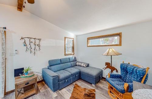 Mono Vista House | 1BR Dog-Friendly Lakefront Cabin w/Canoes