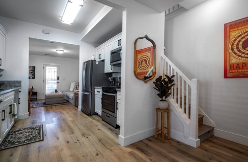 North Oak Park Apartment | 1BR Near UC Med - Peloton - Craftsman