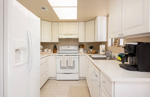Palm Springs Condo | 1BR Palm Springs Retreat - Golf, Pool Access