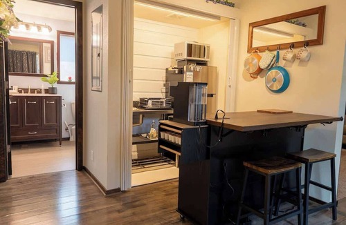 Western House | 1BR Suite Near UO & Autzen Dog Friendly