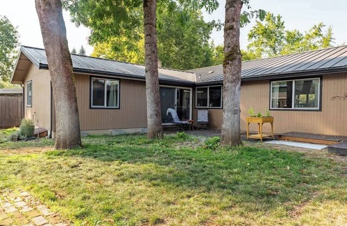 Western House | 1BR Suite Near UO & Autzen Dog Friendly