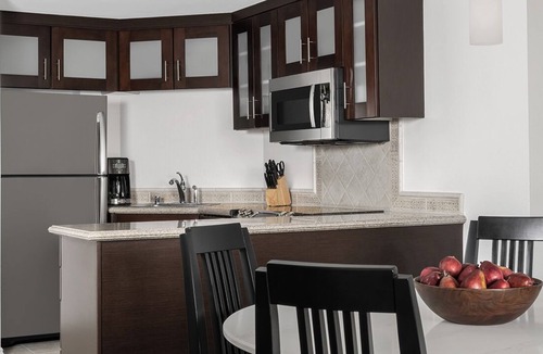 Las Vegas Hotel | 1BR Villa Walk to Las Vegas Strip - Marriott Grand Chateau - Full Kitchen + Pool