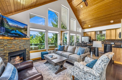 Ronald House | 1PM In/Out + Pool Access | Scenic Mountain Cabin Built for More Family Time