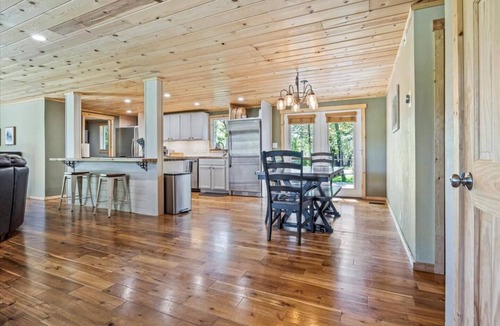 Grants Pass House | 2-Acre Country Retreat with Hot Tub