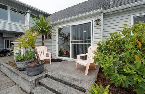 Seaside Cottage | 2 Bdrm Beachside/Poolside Condo, Tides by the Sea, Great for family's - Unit 126