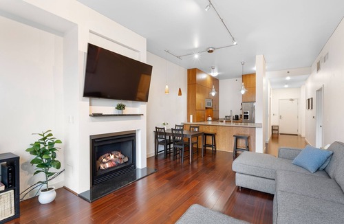 Pearl District Condo | 2 bed/bath condo in trendy Pearl District - with free parking