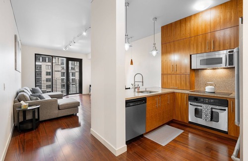 Pearl District Condo | 2 bed/bath condo in trendy Pearl District - with free parking
