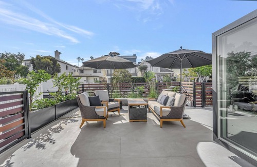 Corona del Mar House | 2-bedroom 2 bath vacation home walking distance to Fashion Island