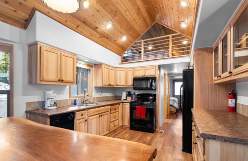 Ashland Cabin | 2 bedroom cabin, huge deck, lodge-style furnishings.